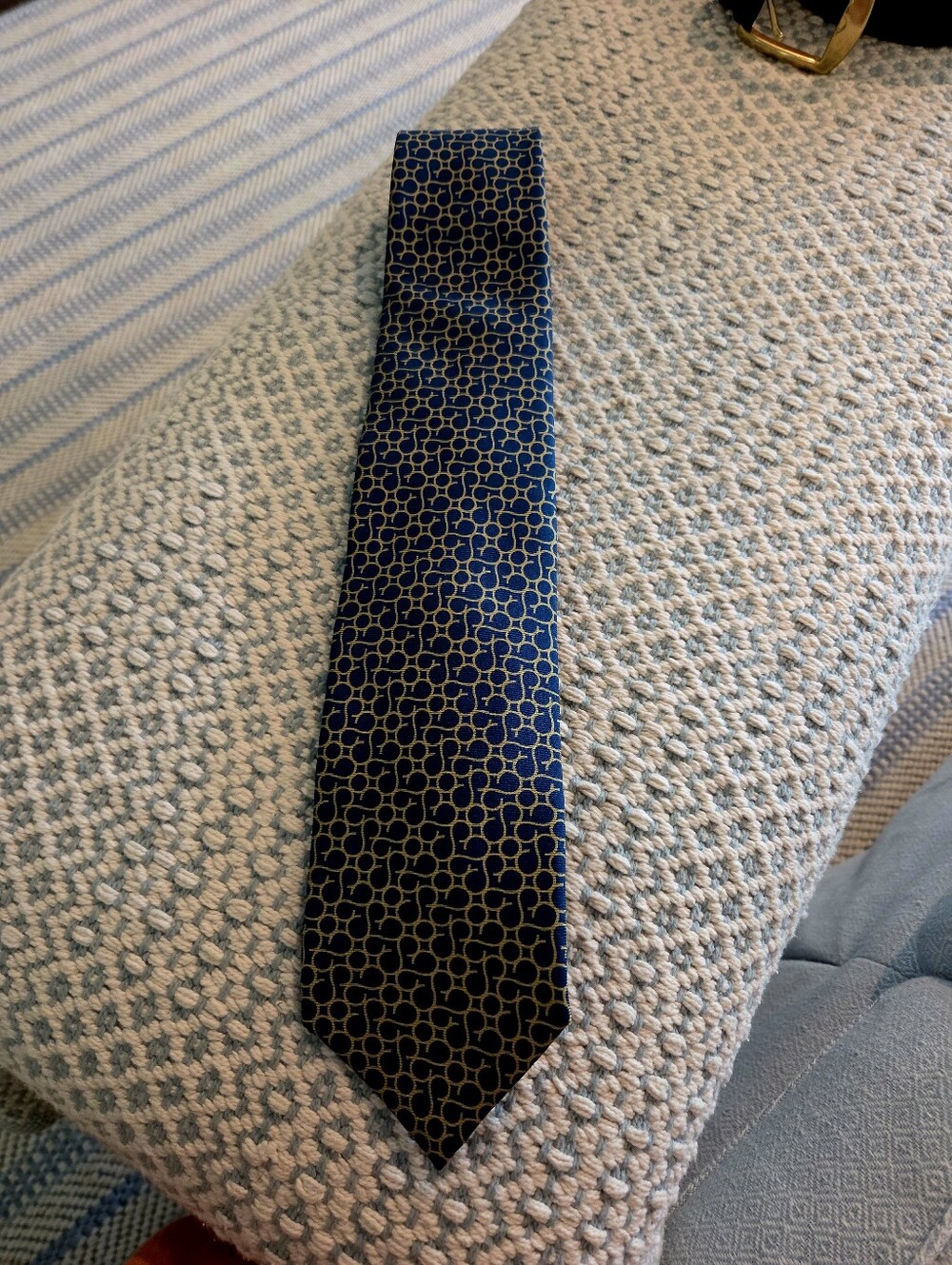 Harris Made Navy Tie with Gold Linked Circle Pattern